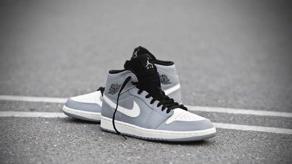 Nike Air Jordan 1 Mid Tops Kengät Miehille Harmaa