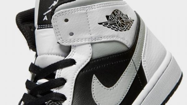 Nike Air Jordan 1 Mid Tops Kengät Miehille Musta Harmaa