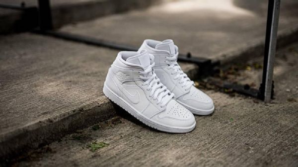 Nike Air Jordan 1 Mid Tops Kengät Miehille Valkoinen