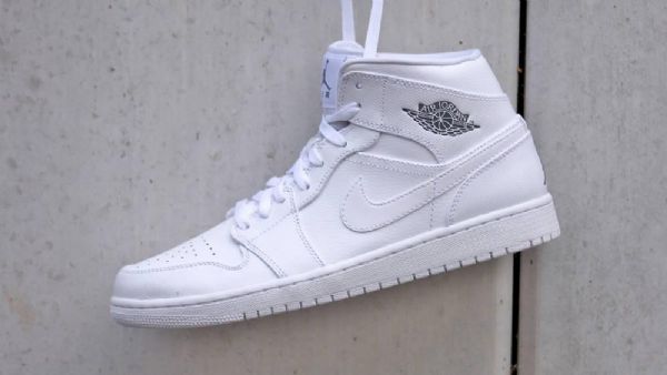 Nike Air Jordan 1 Mid Tops Kengät Miehille Valkoinen