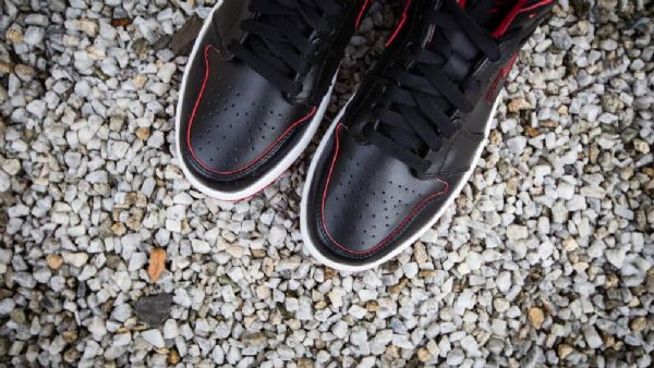 Nike Air Jordan 1 Mid Tops Lance Mountain Leveät Kengät Miehille Musta