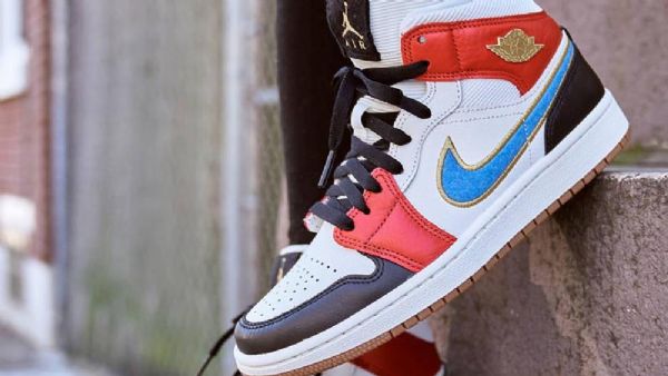 Nike Air Jordan 1 Mid Tops Let(her)man Kengät Naisille Monivärinen