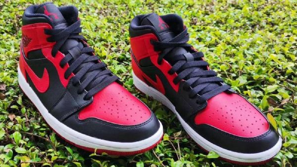 Nike Air Jordan 1 Mid Tops Leveät Kengät Miehille Musta Punainen