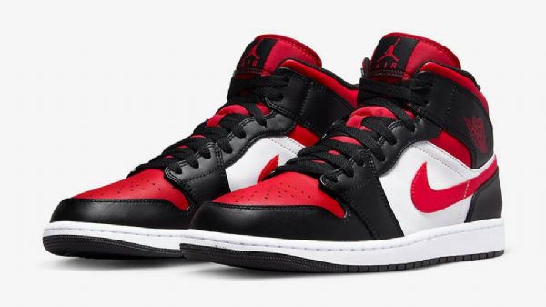 Nike Air Jordan 1 Mid Tops Leveävarvaskengät Miehille Musta Valkoinen Punainen