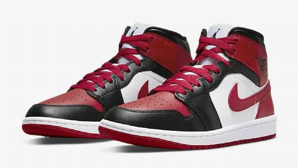Nike Air Jordan 1 Mid Tops Leveävarvaskengät Naisille Musta Valkoinen Burgundy
