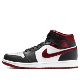 Nike Air Jordan 1 Mid Tops Retro Koripallokengät Miehille Musta Punainen