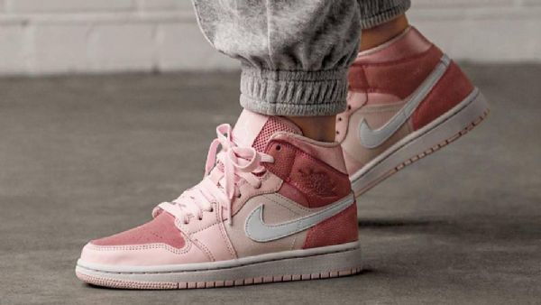 Nike Air Jordan 1 Mid Tops Sävyt Naisten Kesäkengät Vaaleanpunainen