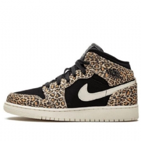 Nike Air Jordan 1 Mid Tops Se Gs Koripallokengät Miehille Leopard