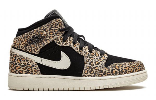 Nike Air Jordan 1 Mid Tops Se Gs Koripallokengät Miehille Leopard