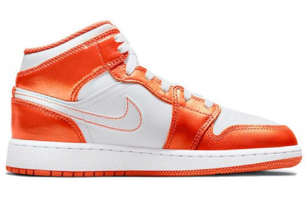 Nike Air Jordan 1 Mid Tops Se Gs Koripallokengät Miehille Oranssi