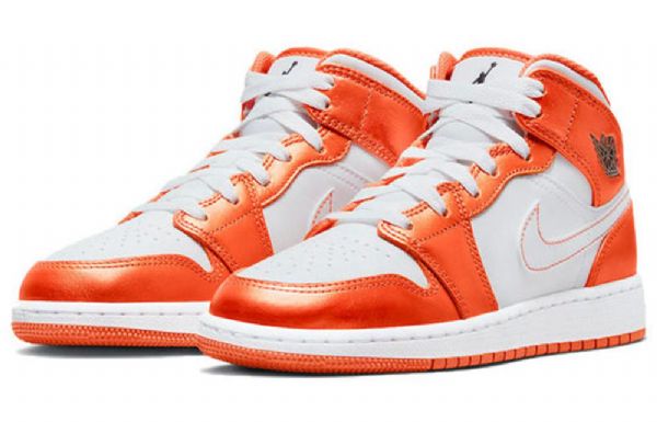 Nike Air Jordan 1 Mid Tops Se Gs Koripallokengät Miehille Oranssi