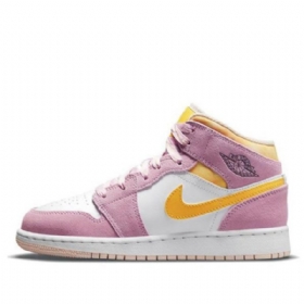 Nike Air Jordan 1 Mid Tops Se Gs Koripallokengät Miehille Pinkki