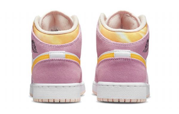 Nike Air Jordan 1 Mid Tops Se Gs Koripallokengät Miehille Pinkki