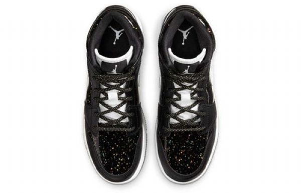 Nike Air Jordan 1 Mid Tops Se Gs Koripallokengät Miesten Musta
