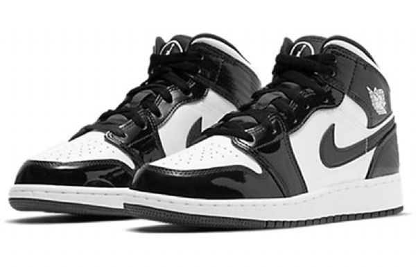 Nike Air Jordan 1 Mid Tops Se Gs Koripallokengät Miesten Musta Valkoinen