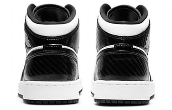 Nike Air Jordan 1 Mid Tops Se Gs Koripallokengät Miesten Musta Valkoinen