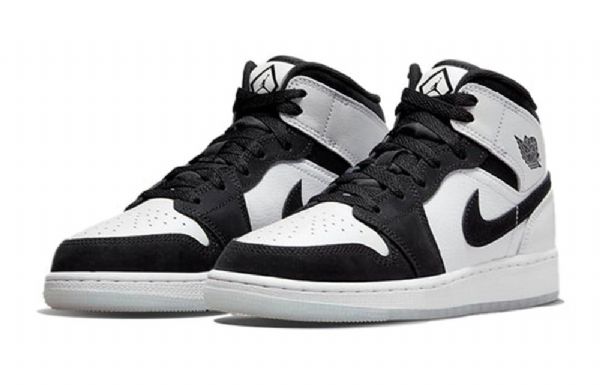 Nike Air Jordan 1 Mid Tops Se Gs Koripallokengät Miesten Musta Valkoinen