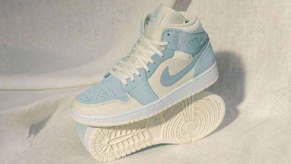 Nike Air Jordan 1 Mid Tops Se Kengät Naisille Vaaleansininen Valkoinen