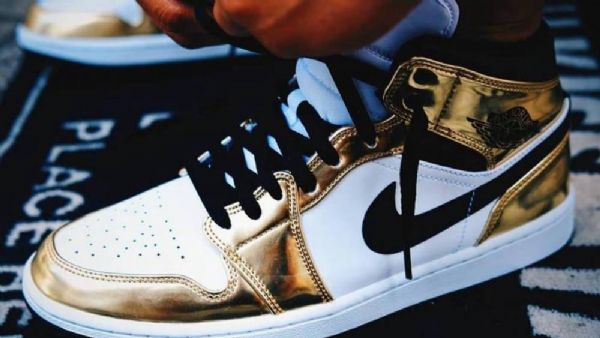 Nike Air Jordan 1 Mid Tops Se Miesten Kengät Kulta
