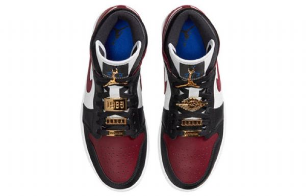 Nike Air Jordan 1 Mid Tops Se Retro Koripallokengät Naisille Kulta