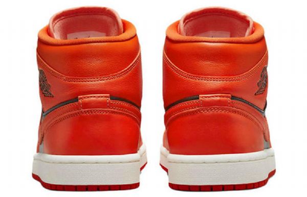 Nike Air Jordan 1 Mid Tops Se Retro Koripallokengät Naisille Oranssi