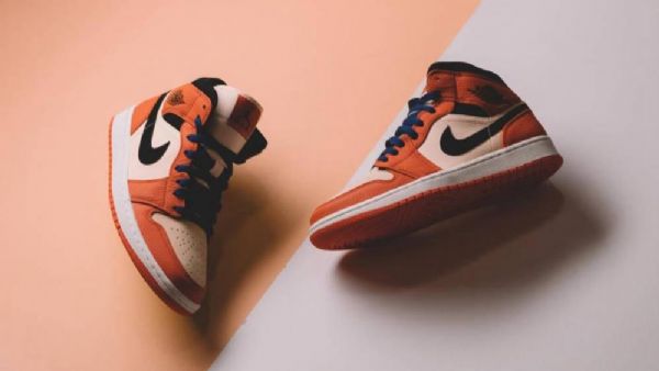 Nike Air Jordan 1 Mid Tops Se Team Kengät Miehille Oranssi