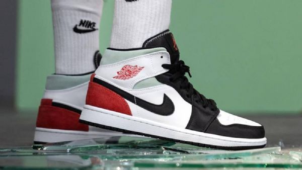 Nike Air Jordan 1 Mid Tops Se Union Toe Kengät Naisille Musta