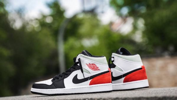Nike Air Jordan 1 Mid Tops Se Union Toe Kengät Naisille Musta