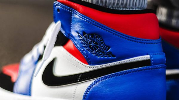 Nike Air Jordan 1 Mid Tops Top 3 Kenkiä Miehille Sininen Punainen Monivärinen