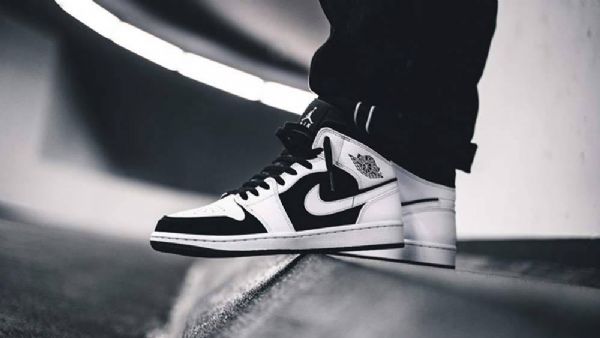 Nike Air Jordan 1 Mid Tops Tuxedo Kengät Miehille Valkoinen