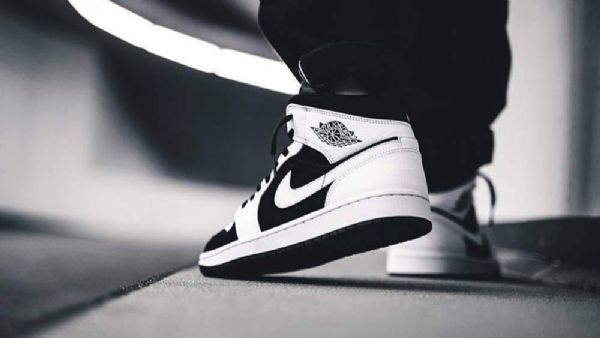 Nike Air Jordan 1 Mid Tops Tuxedo Kengät Miehille Valkoinen