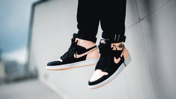 Nike Air Jordan 1 Naisten Kengät Musta Vaaleanpunainen