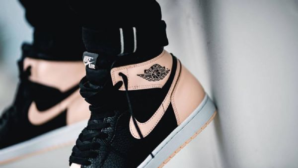 Nike Air Jordan 1 Naisten Kengät Musta Vaaleanpunainen