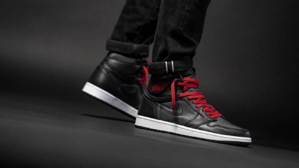 Nike Air Jordan 1 Naisten Satiinikengät Musta Punainen