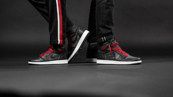 Nike Air Jordan 1 Naisten Satiinikengät Musta Punainen