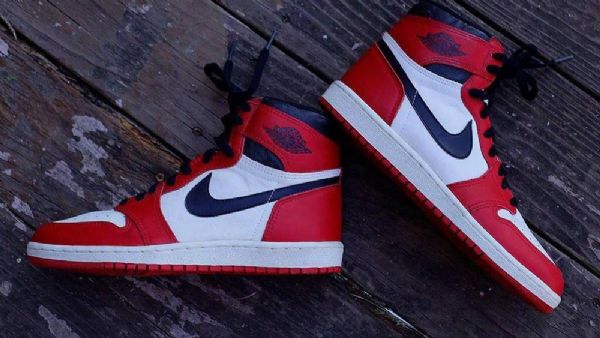 Nike Air Jordan 1 Og High Topit Chicagon Kengät Miehille Burgundy Valkoinen