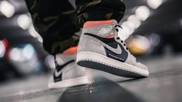 Nike Air Jordan 1 Retro Crimson Kengät Miehille Harmaa
