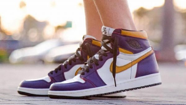 Nike Air Jordan 1 Retro High Topit Og Defiant Sb La To Chicago Kengät Naisille Purppura Valkoinen