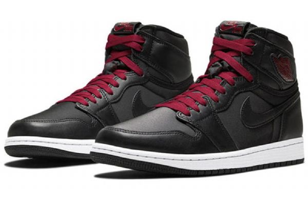 Nike Air Jordan 1 Retro High Topit Og Koripallokengät Miehille Musta Punainen