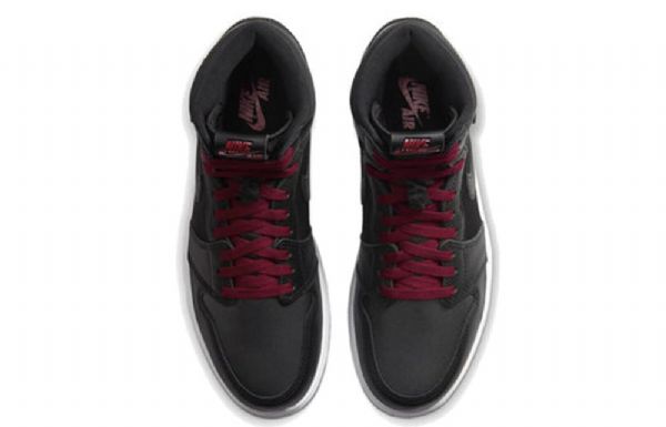 Nike Air Jordan 1 Retro High Topit Og Koripallokengät Miehille Musta Punainen