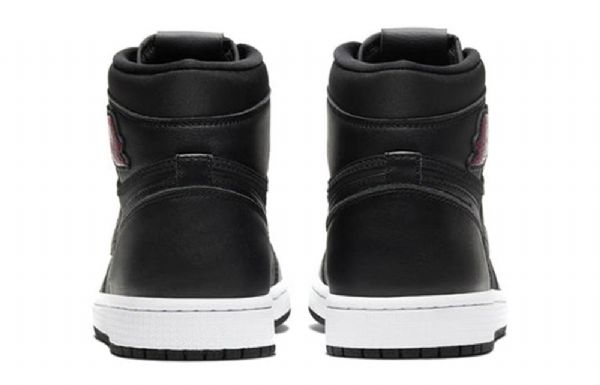 Nike Air Jordan 1 Retro High Topit Og Koripallokengät Miehille Musta Punainen