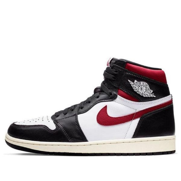 Nike Air Jordan 1 Retro High Topit Og Koripallokengät Miehille Punainen