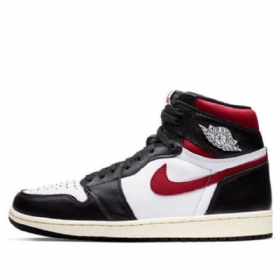 Nike Air Jordan 1 Retro High Topit Og Koripallokengät Miehille Punainen