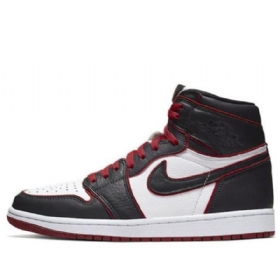 Nike Air Jordan 1 Retro High Topit Og Koripallokengät Miesten Musta Valkoinen