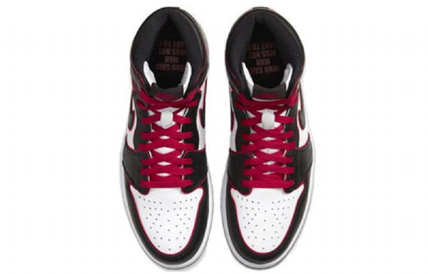 Nike Air Jordan 1 Retro High Topit Og Koripallokengät Miesten Musta Valkoinen