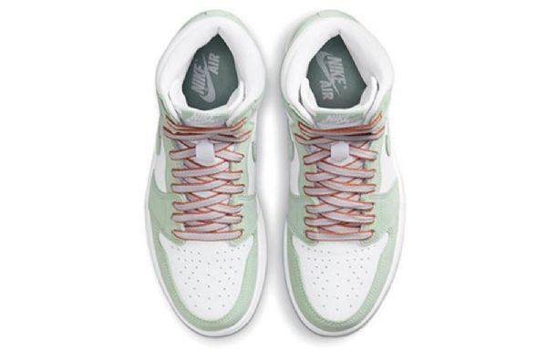 Nike Air Jordan 1 Retro High Topit Og Koripallokengät Naisille Minttuvalkoinen