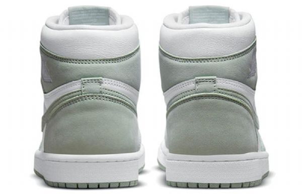 Nike Air Jordan 1 Retro High Topit Og Koripallokengät Naisille Minttuvalkoinen
