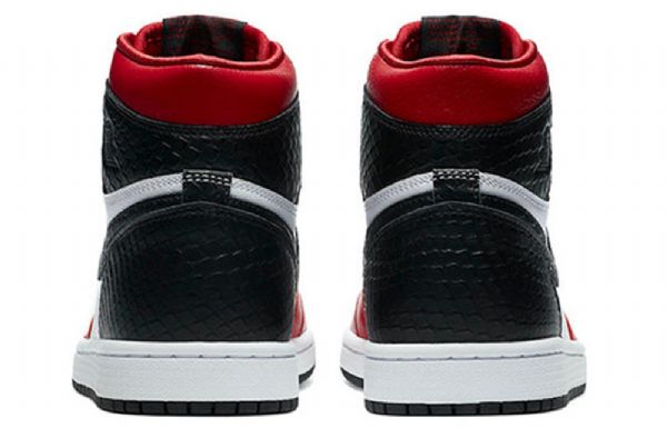 Nike Air Jordan 1 Retro High Topit Og Koripallokengät Naisille Punainen