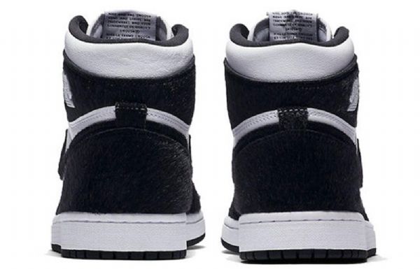 Nike Air Jordan 1 Retro High Topit Og Koripallokengät Naisten Musta Valkoinen