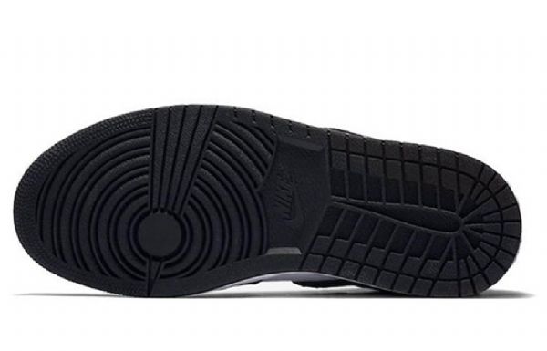 Nike Air Jordan 1 Retro High Topit Og Koripallokengät Naisten Musta Valkoinen